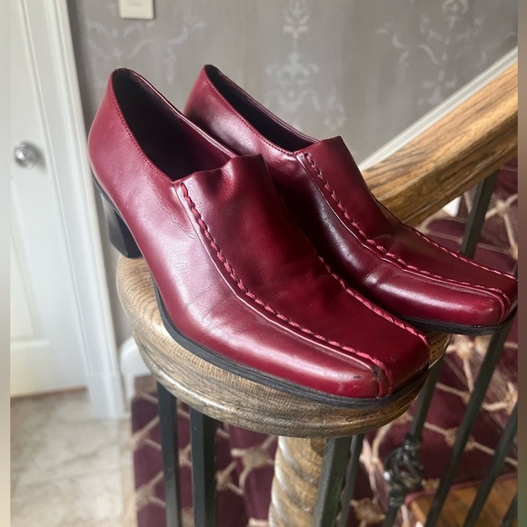 Franco Sarto ladies heel loafers very good condition burgundy 6 1/2 - Picture 2 of 9